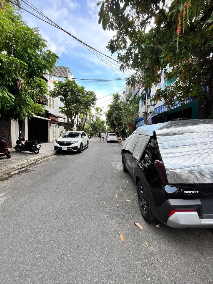 Nhà 2 tầng sân vườn mặt tiền Nguyễn Dữ 243m² giá 18 tỷ - Cơ hội hiếm có tại Khuê Trung!