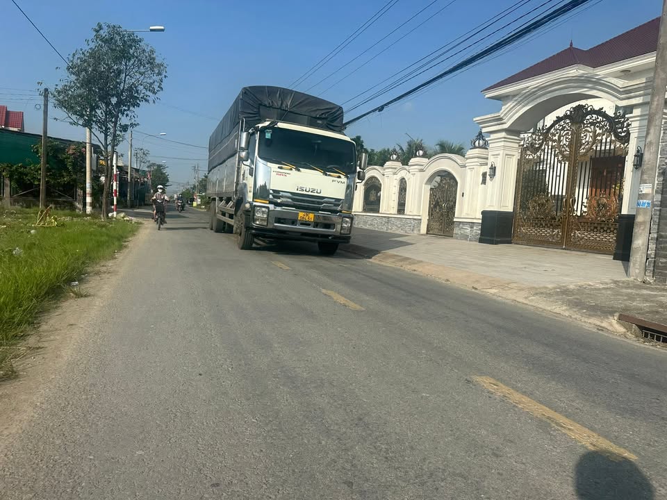 Đất mặt tiền Tỉnh lộ 835D, Long Hòa 200m² giá 2.05 tỷ - Cơ hội đầu tư tuyệt vời!