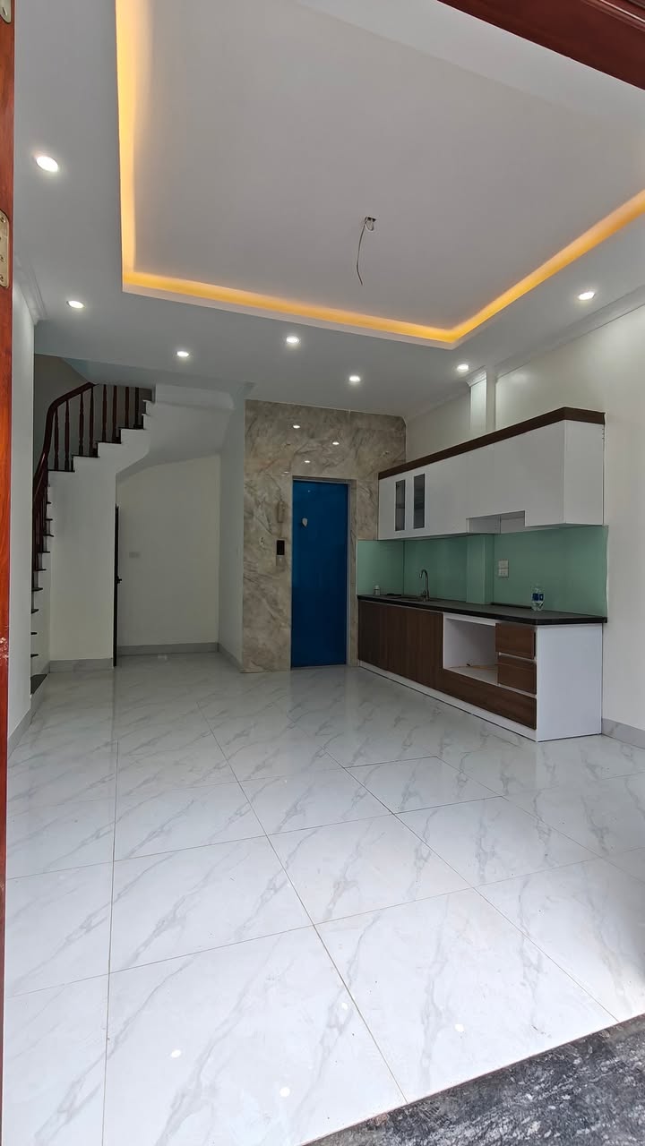 Nhà 5 tầng Thượng Cát, Bắc Từ Liêm 40m² giá chỉ 6.3 tỷ - Có thang máy, full nội thất!