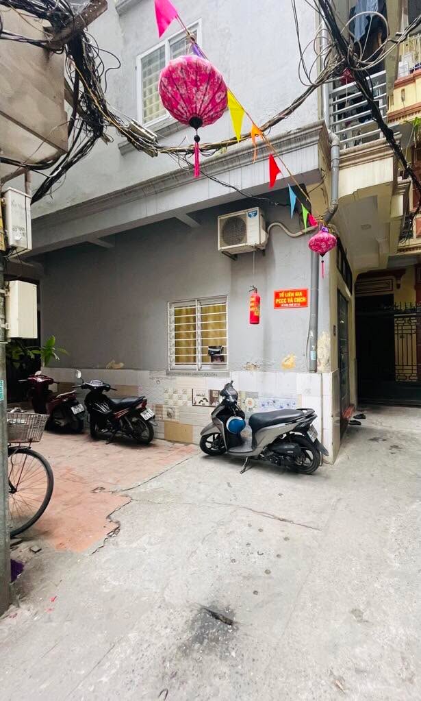 Nhà phố Cầu Giấy 33m² - 4 Tầng, Lô góc thoáng mát, Sẵn sàng cho bạn!