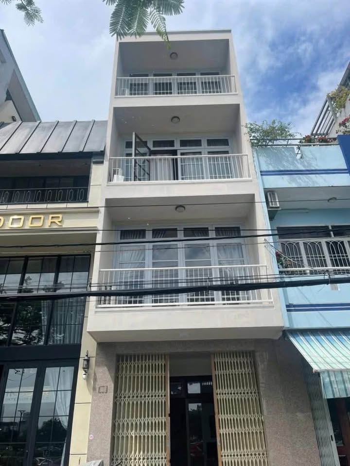 Nhà mặt tiền 4 tầng Tản Đà, Hải Châu, Đà Nẵng 88m² giá 14.5 tỷ - Đối diện bờ hồ Hàm Nghi!