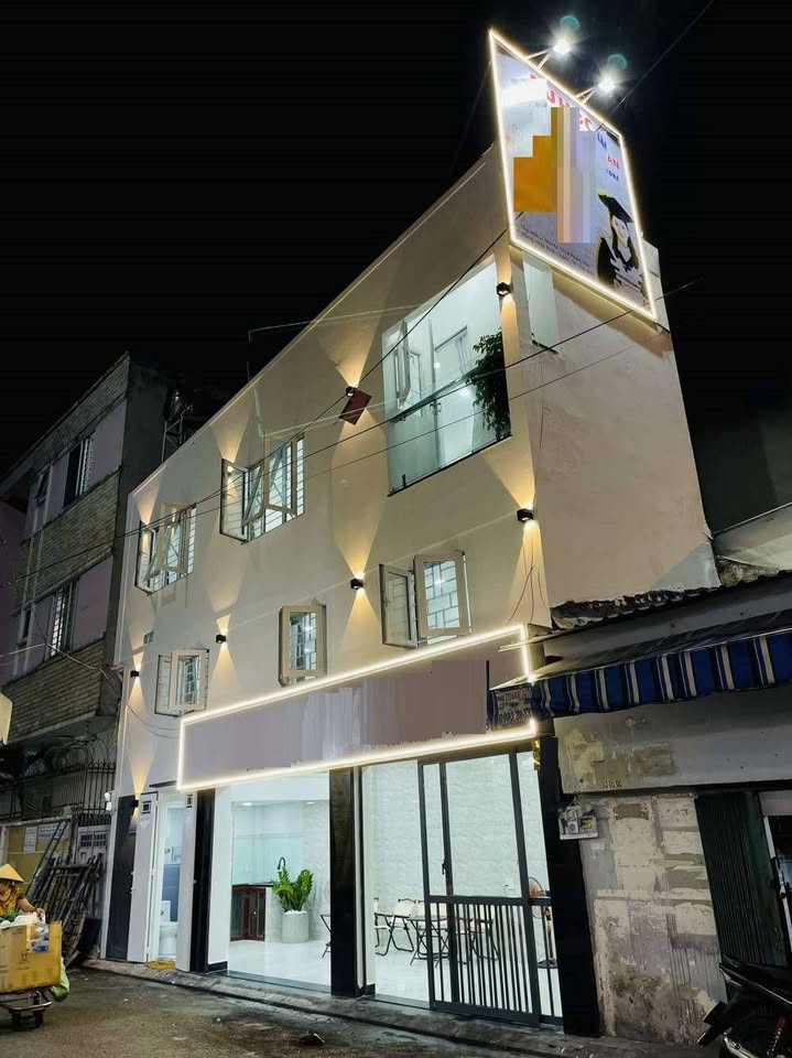 Bán gấp FrontHouse mặt tiền Trường Sa, Phú Nhuận, 25m² giá 8.2 tỷ - Đầu tư sinh lời ngay!