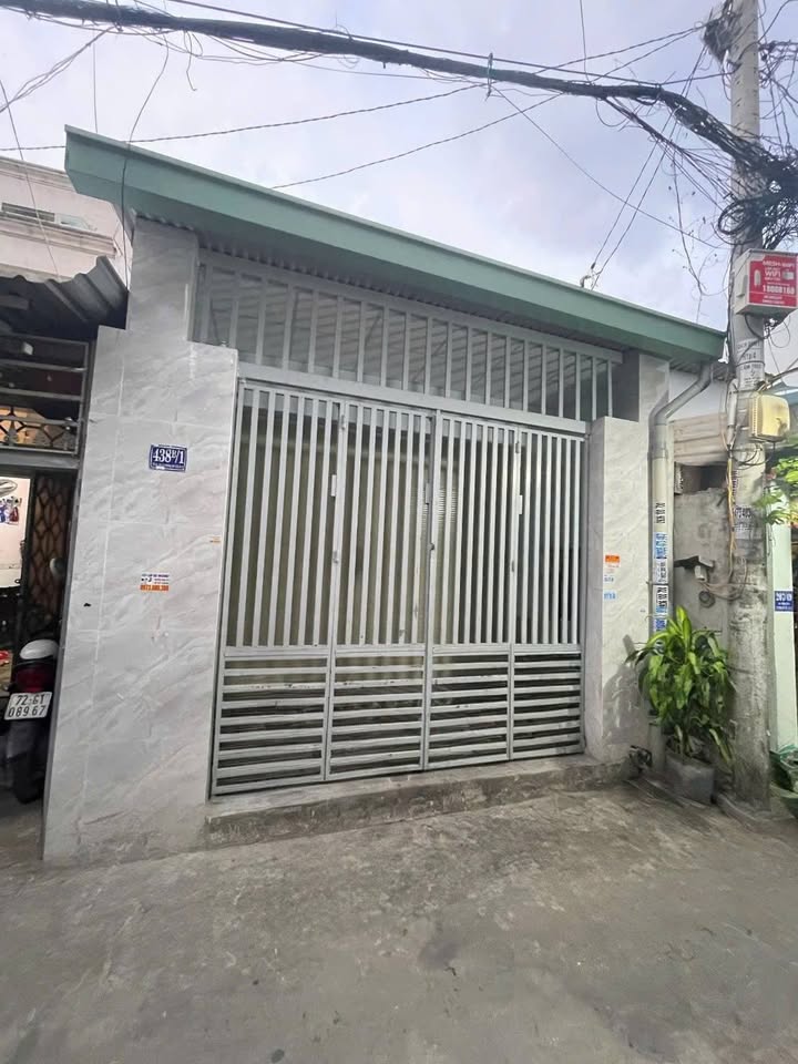 Nhà cấp 4 67m² giá 3.5 tỷ tại Trung Mỹ Tây - Tiện ích xung quanh đầy đủ!