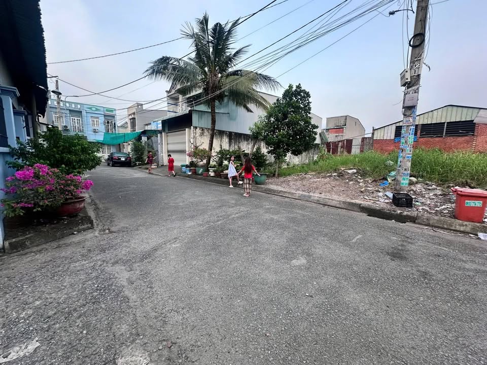 Đất ở Xuân Thới Thượng 100m² giá 3.25 tỷ - Dân cư thân thiện, yên tĩnh!