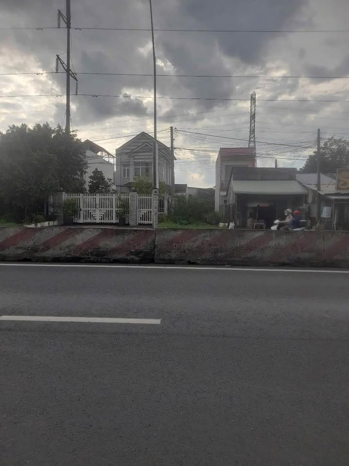 Đất thổ cư mặt tiền QL1A, Phường 4, Tân An, 189m² giá 2.95 tỷ - Cơ hội đầu tư hấp dẫn!