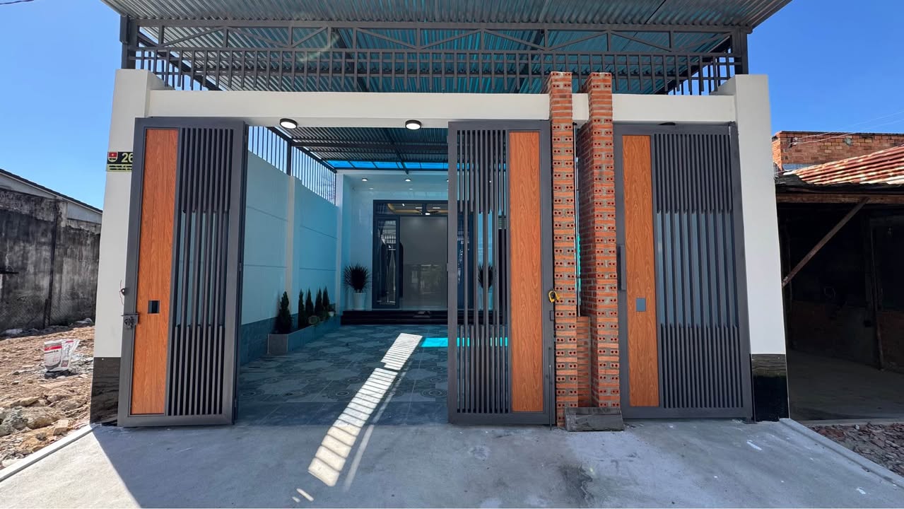 Nhà Lầu Mặt Tiền Trường Phước, Hòa Thành 200m² giá 2.589 tỷ - Sang trọng, hiện đại, tiện nghi!