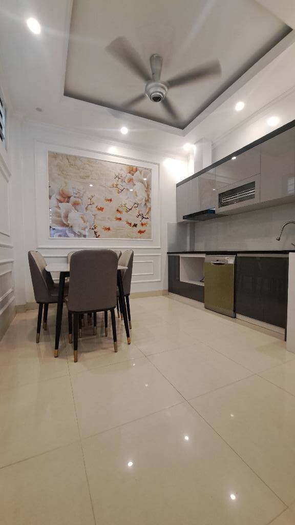 Nhà phố Tân Mai 27m² giá 5.6 tỷ - Sổ đỏ chính chủ, xây 4 tầng