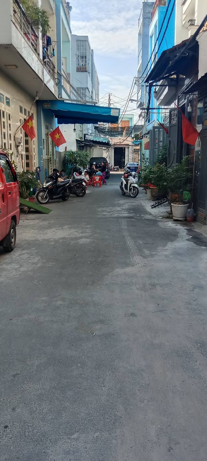 Nhà lô góc 66m² đường Hồ Học Lãm, Bình Trị Đông B chỉ 4 tỷ - Không gian thoáng đãng!