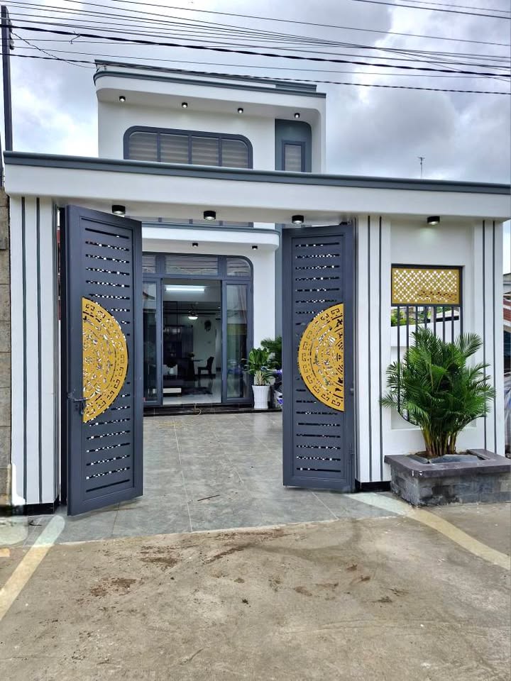 Nhà lầu mới 100% tại phường Hòa Thành, Tây Ninh 103m² giá 1.75 tỷ - Vào ở ngay!