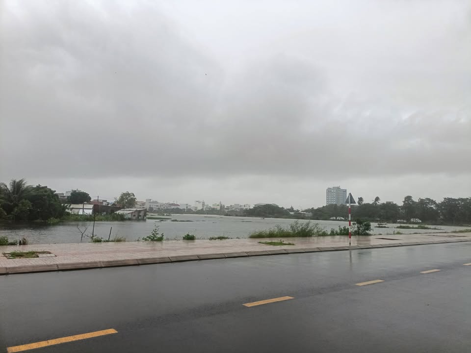 Nhà 2 tầng Trần Nhật Duật, Tuy Hòa 110m² giá 4.6 tỷ - Vị trí đắc địa, tiện kinh doanh!