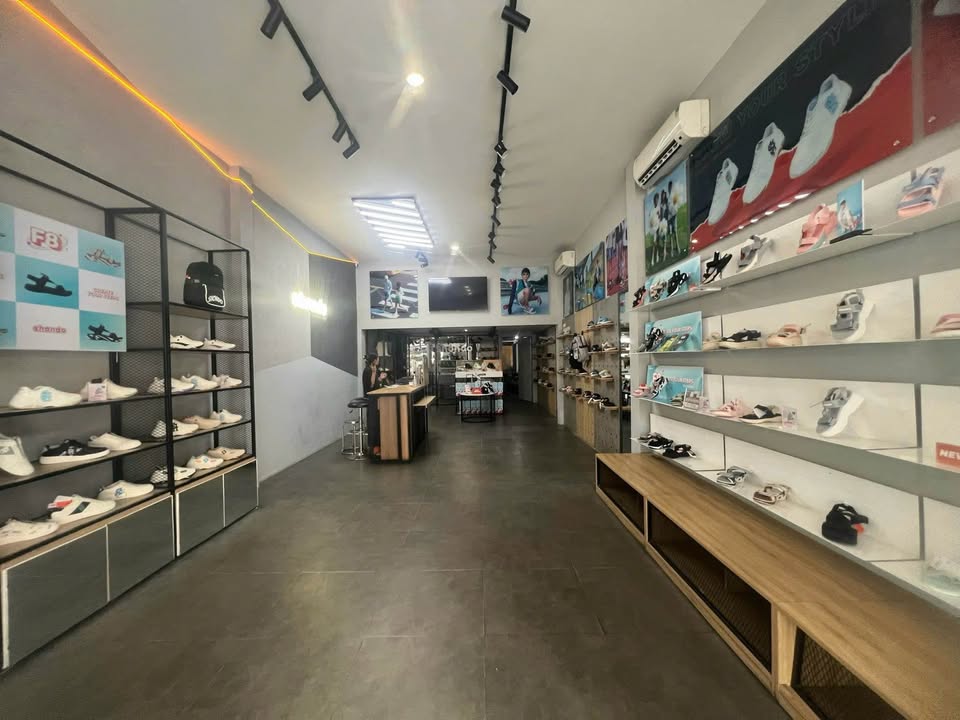 Cho thuê mặt bằng nguyên căn đường Hùng Vương 290m² - Vị trí lô góc thuận lợi!