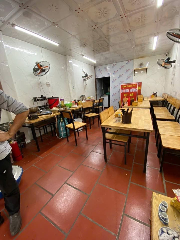 Mặt bằng bán hàng ăn Định Công 35m² giá 11.5 triệu - Khu vực đông đúc, tiện lợi!