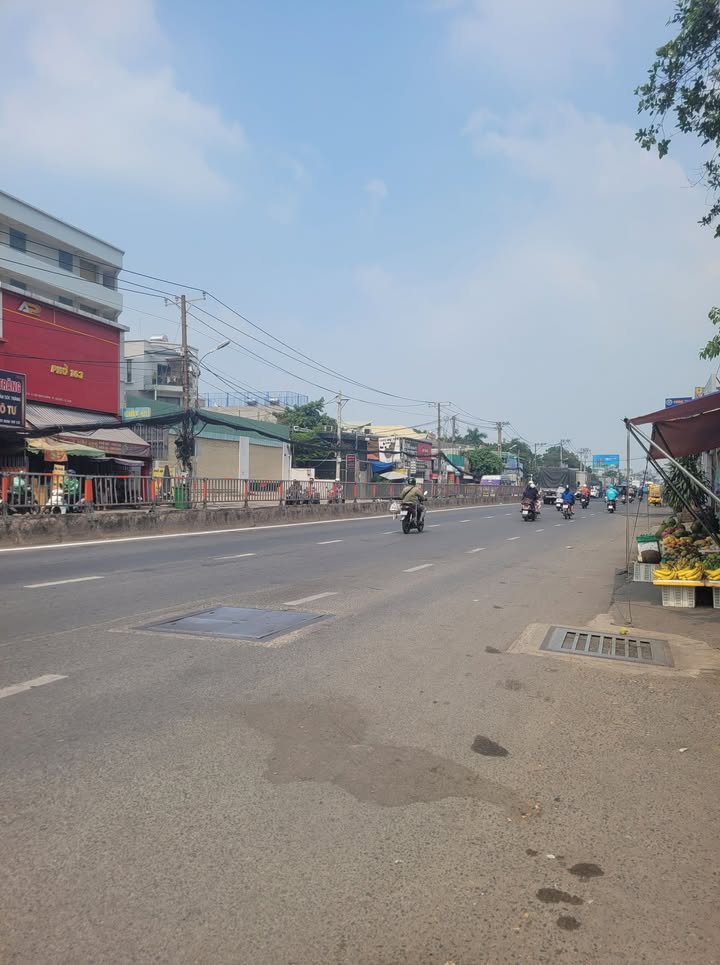 Nhà phố Quốc lộ 13, Thủ Đức 104m² giá 8,9 tỷ - Vị trí đắc địa, thuận tiện di chuyển!