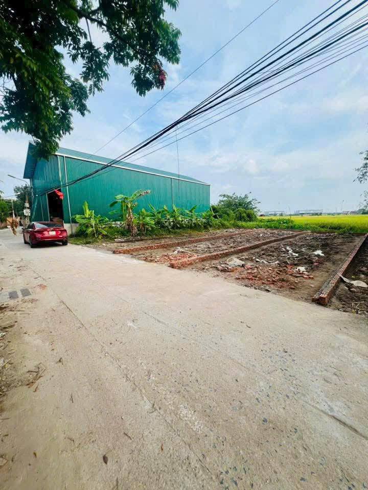 Đất nền phường Trạm Lộ, Thuận Thành 82.5m² giá 2 tỷ - Ô tô tránh nhau, vị trí vàng!