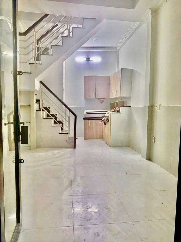 Nhà thuê hẻm 737 Lạc Long Quân, P.Bảy Hiền, Quận Tân Bình - Giá chỉ 8 triệu/tháng!