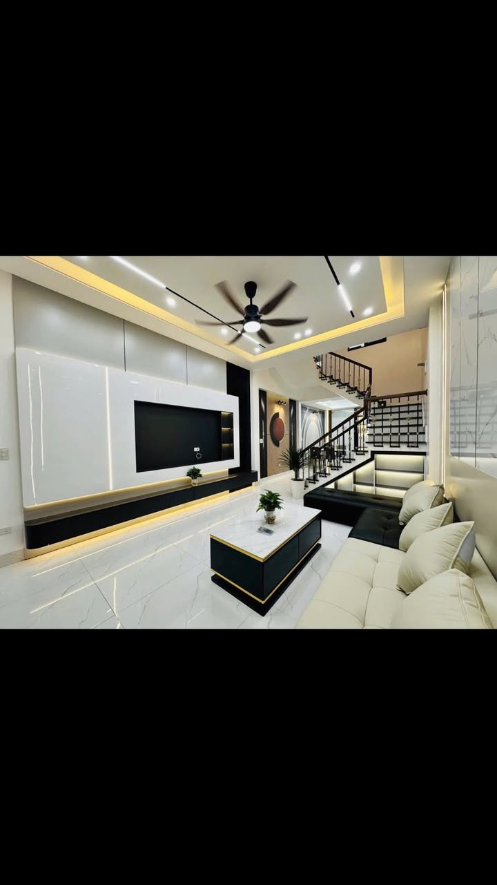 Nhà 3 tầng đẹp phố Hàn Thượng, 50m² giá 2.7 tỷ - Ô tô đỗ cửa, sẵn sàng ở ngay!