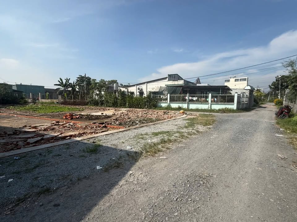 Đất thổ cư Hóc Môn 162m² giá 4.15 tỷ - Lô góc 2 mặt tiền đẹp!