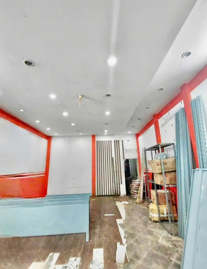 Cho thuê nhà mặt tiền KD đường Nguyễn Tất Thành, Buôn Ma Thuột 100m² - Vị trí đắc địa, kinh doanh thuận lợi!