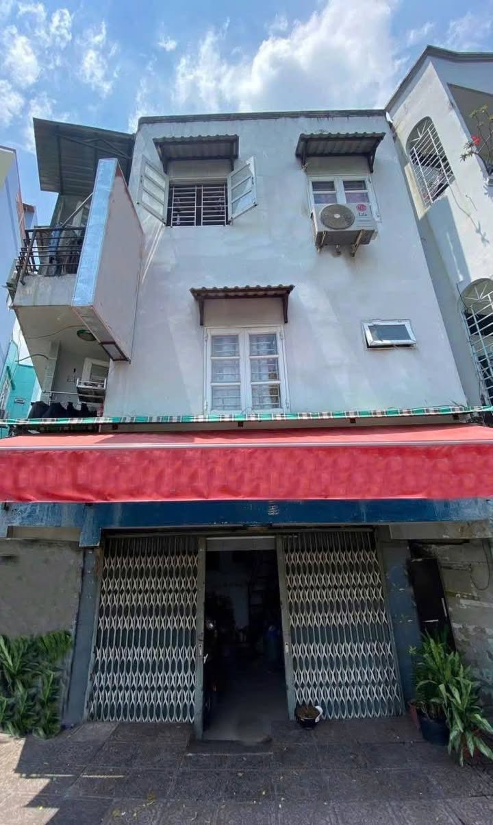 FrontHouse mặt tiền Trường Sa Q3 50m² giá 5.8 tỷ - Kinh doanh sầm uất!