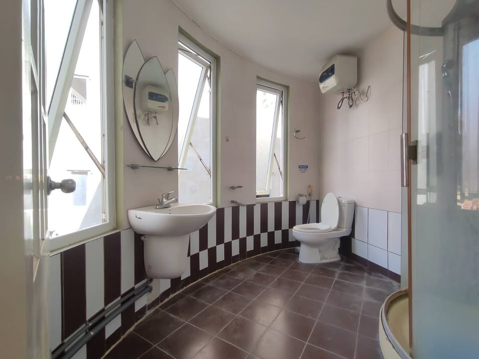 Phòng cho thuê tại Ngõ 92 Đào Tấn, quận Ba Đình - Full đồ, ban công thoáng mát!