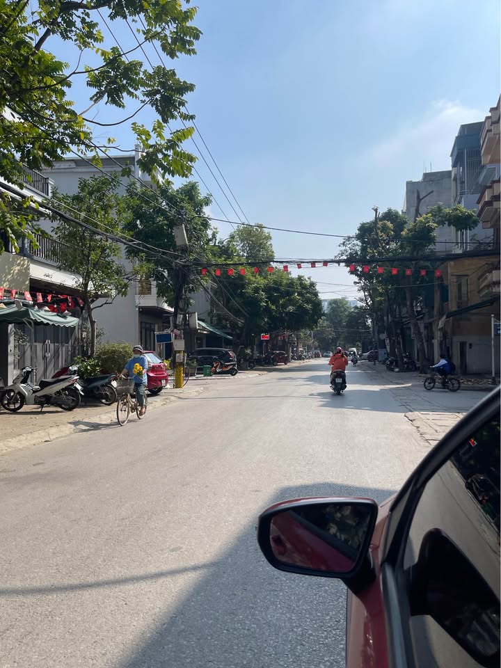 Nhà 2.5 tầng Đông Thọ 225m² giá 5 tỷ - Gần hồ Đội Cung