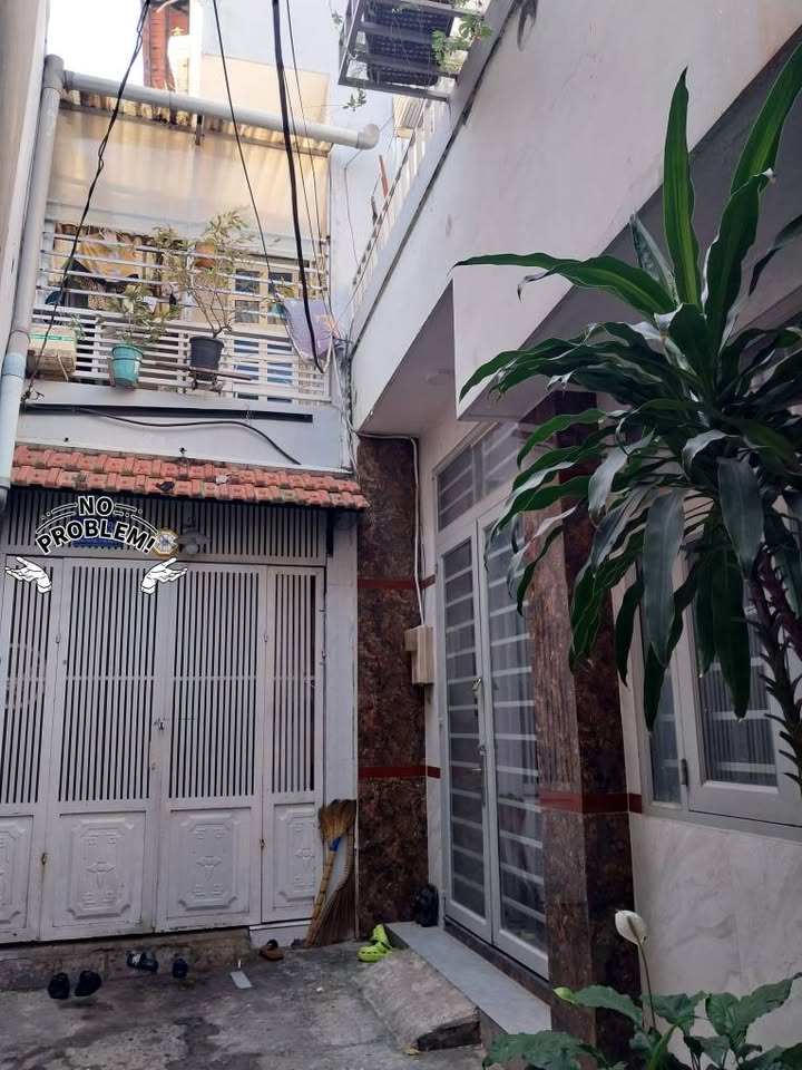 Nhà 3 tầng Tân Phú Q7 40m² giá 4.8 tỷ - Sổ hồng riêng, vị trí đắc địa!