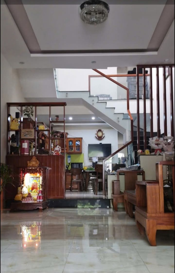 Nhà 2 tầng đường Nguyễn Hữu Hào, Ngũ Hành Sơn, Đà Nẵng 90m² giá 8.8 tỷ - Sẵn sàng vào ở ngay!