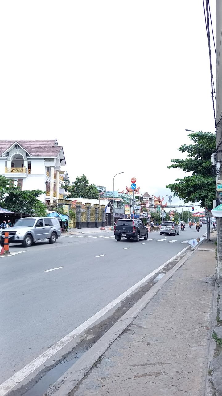 Mặt tiền Nguyễn Hữu Trí, Tân Túc 435m² giá 32 tỷ - Đầu tư sinh lời ngay!