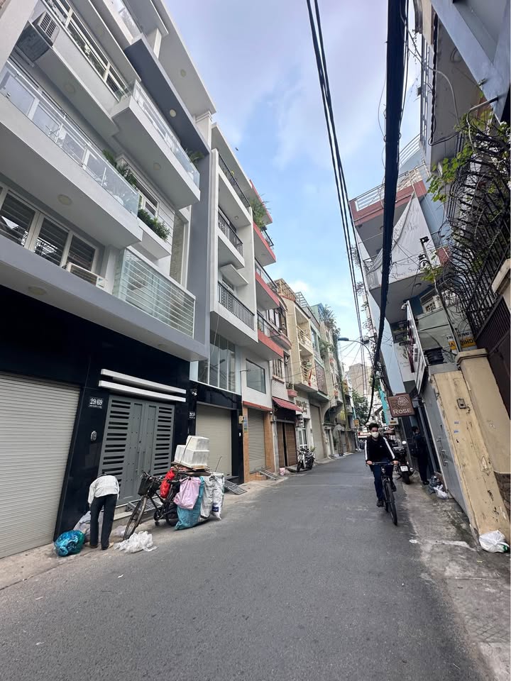 Nhà 4 Tầng Phan Xích Long 85m² giá 8 tỷ - Hẻm thông thuận lợi!