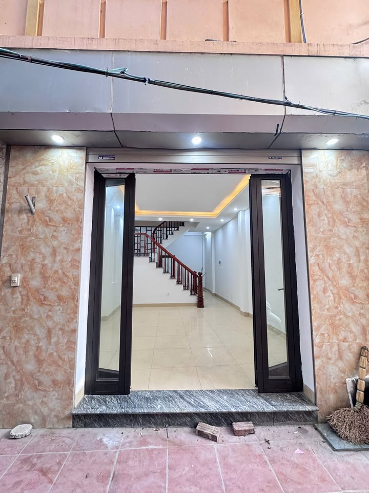 Nhà Bồ Đề 42m² giá 7 tỷ - Thiết kế nhiều phòng ngủ tiện nghi!