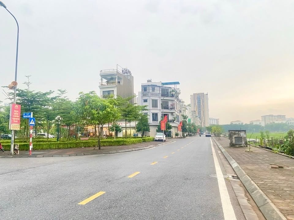 Đất lô góc Giang Biên 90m² giá thỏa thuận - Kinh doanh sầm uất!