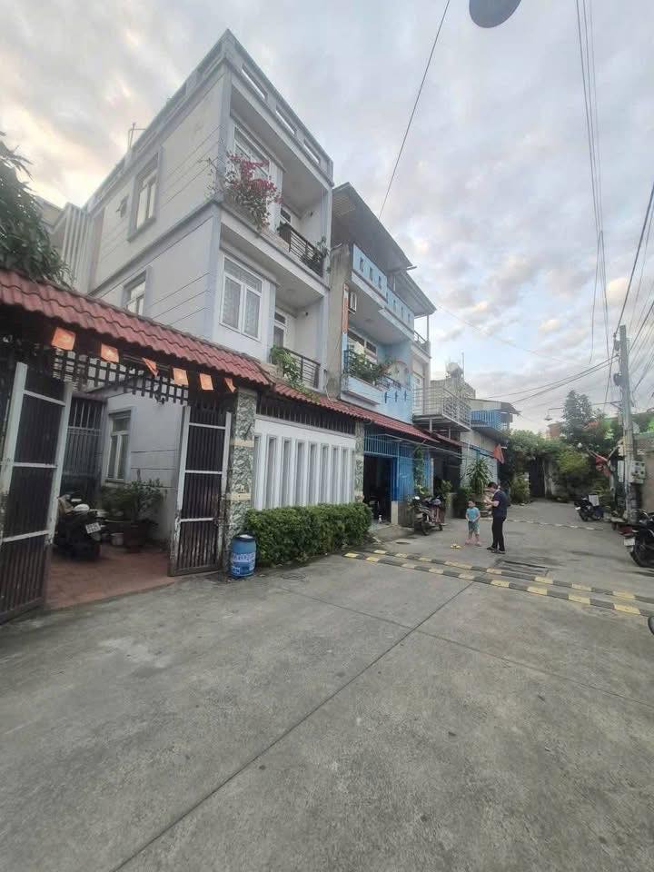 Nhà phố Dĩ An 103m² giá thương lượng - Thiết kế hiện đại, chắc chắn!