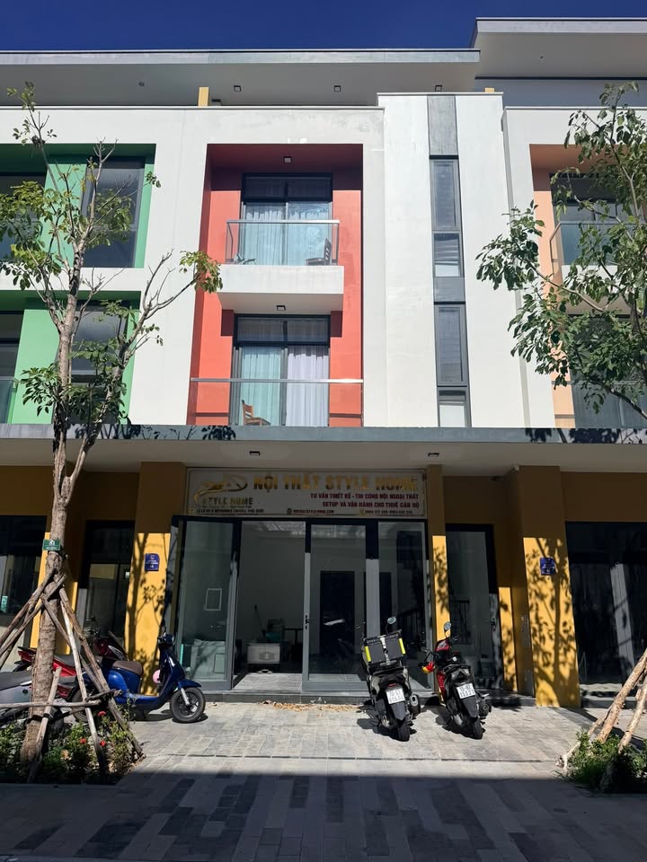 Nhà phố Meyhomes Capital Phú Quốc 4PN - Full nội thất, vào ở ngay!