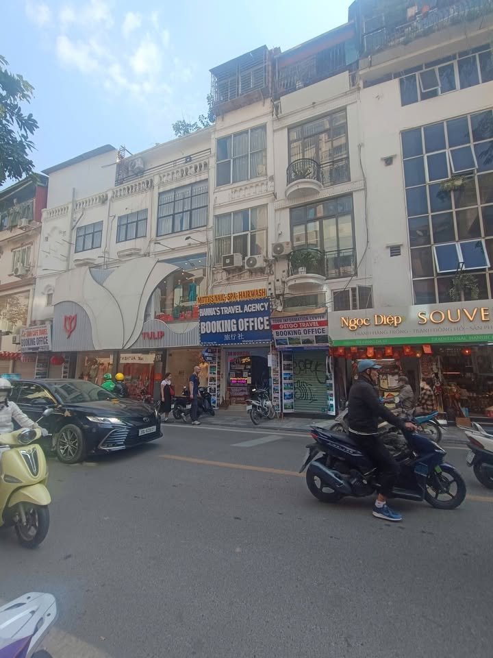 Cho thuê mặt bằng phố cổ Hàng Da 30m² giá 32 triệu - Nhà đẹp vuông vức!