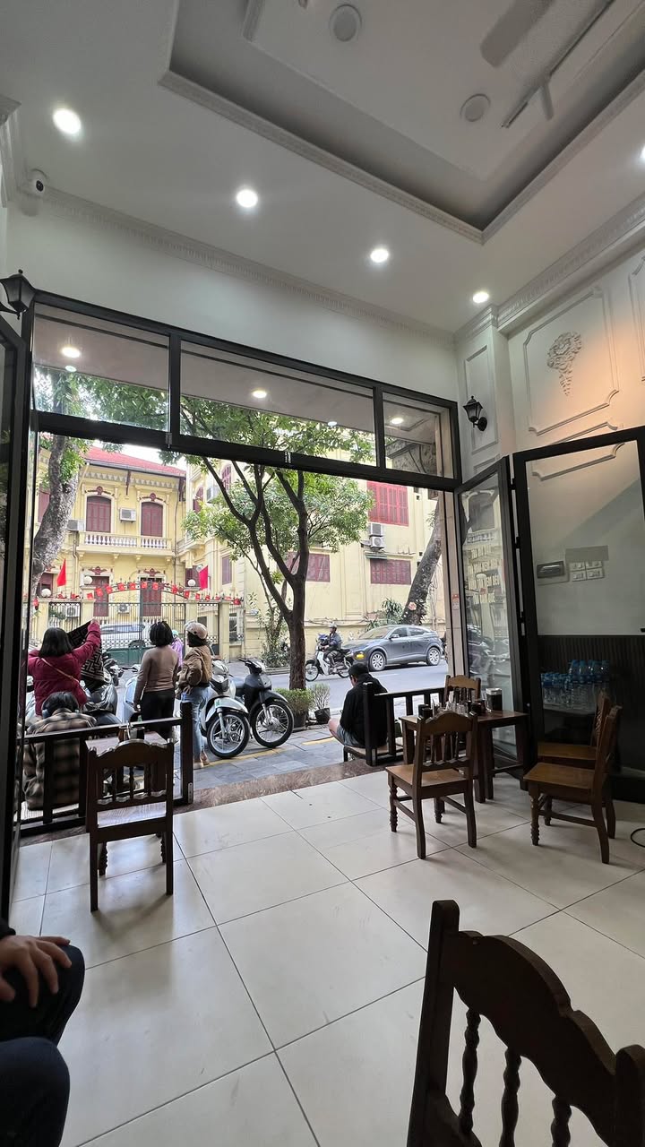 Mặt bằng cho thuê Tạ Hiện 130m² - Lô góc mặt tiền 8.9m, mô hình sạch ưu tiên!