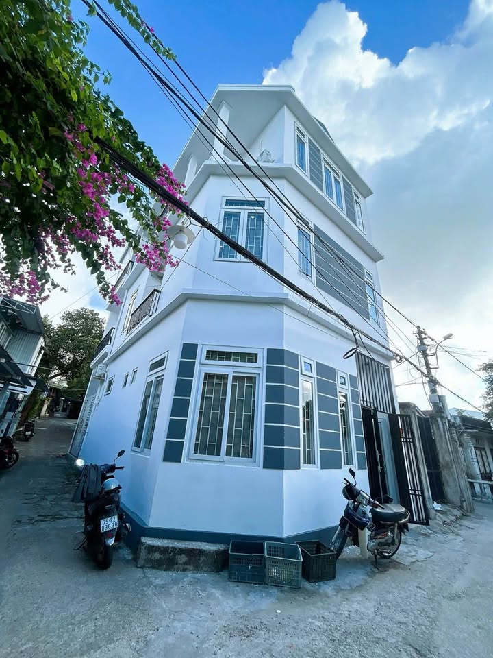 Nhà 3 tầng Homestay đường Phan Bội Châu, TP Huế 55.2m² giá 3.5 tỷ - Đầu tư sinh lời hấp dẫn!