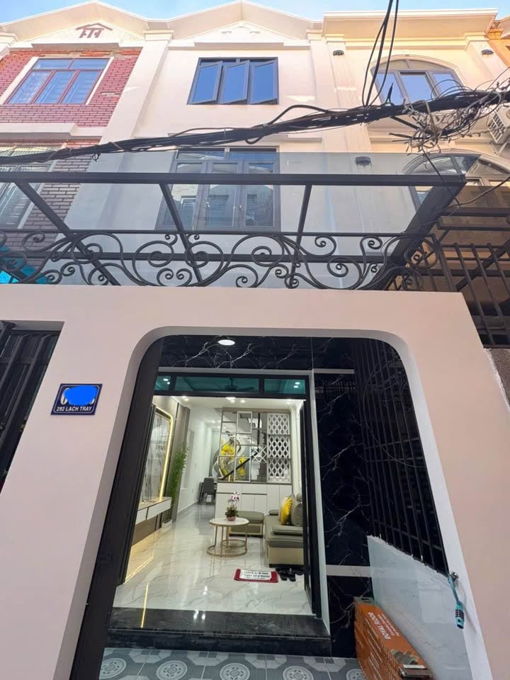 Nhà đẹp Lạch Tray - Lê Chân 44m² giá 2.8 tỷ - Sân cổng riêng, vào ở ngay!