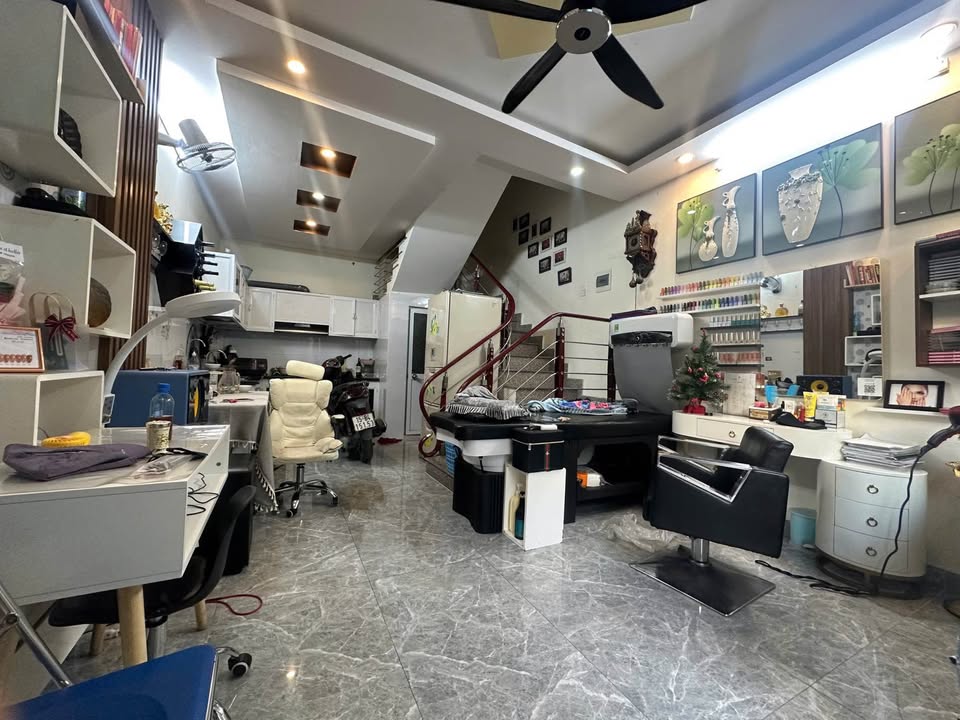 Nhà 3 tầng Miếu Hai Xã, 33m² giá 2.8 tỷ - Sổ đỏ chính chủ