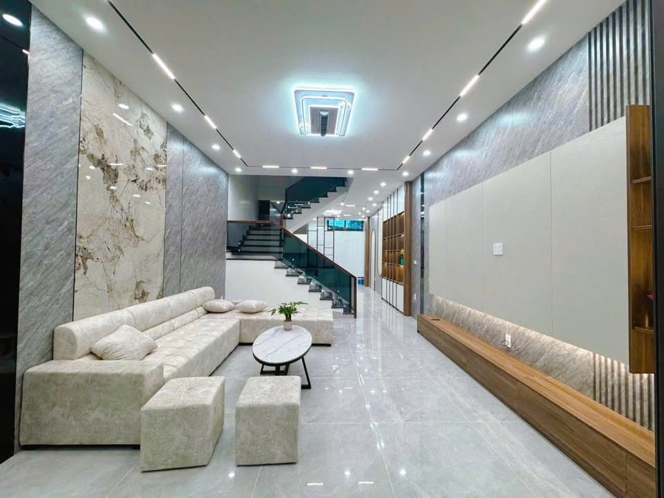 Nhà đẹp Khúc Thừa Dụ, Lê Chân, Hải Phòng 73m² giá 5.4 tỷ - Giao dịch nhanh chóng!