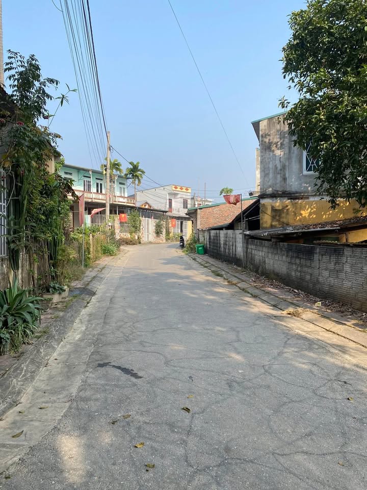 Đất thổ cư Ỷ La Tuyên Quang 200m² giá 2 tỷ - Đường ô tô tránh, xây nhà ngay!