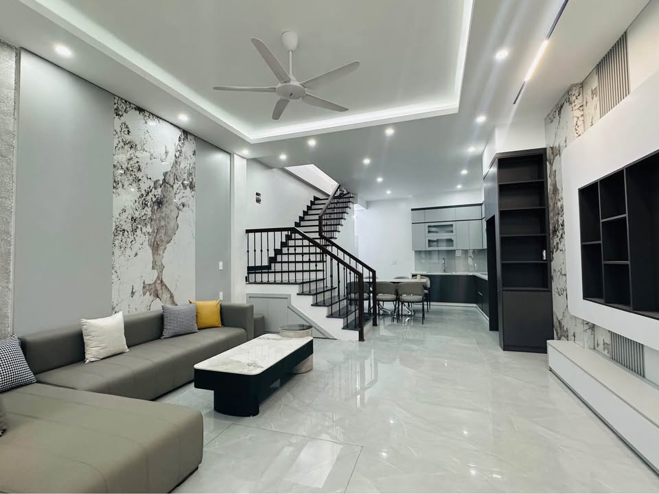 Nhà 3 tầng đường Lê Đại Hành, Lạng Sơn 64m² giá 2 tỷ - Thiết kế hiện đại, ô tô đỗ cửa!