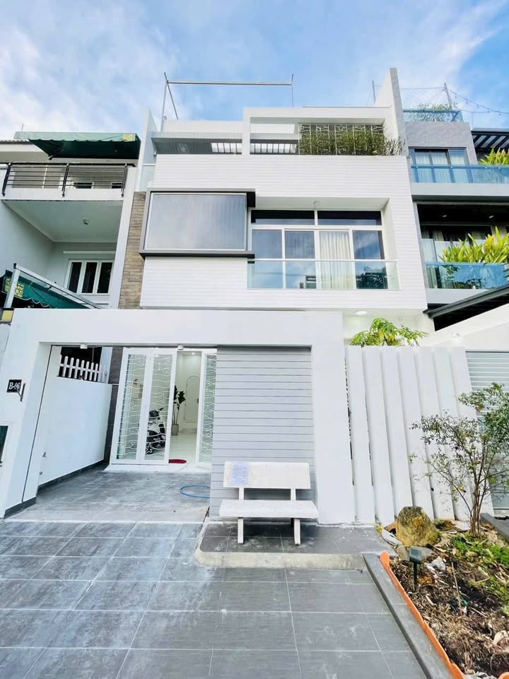 Biệt thự cho thuê Nam Thông 2, Phú Mỹ Hưng 144m² giá 65 triệu - Full nội thất, thang máy