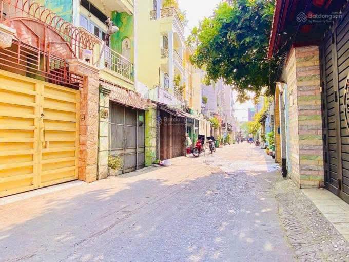 Đất Bùi Đình Túy 140.8m² giá 11.5 tỷ - Tiềm năng đầu tư lớn!