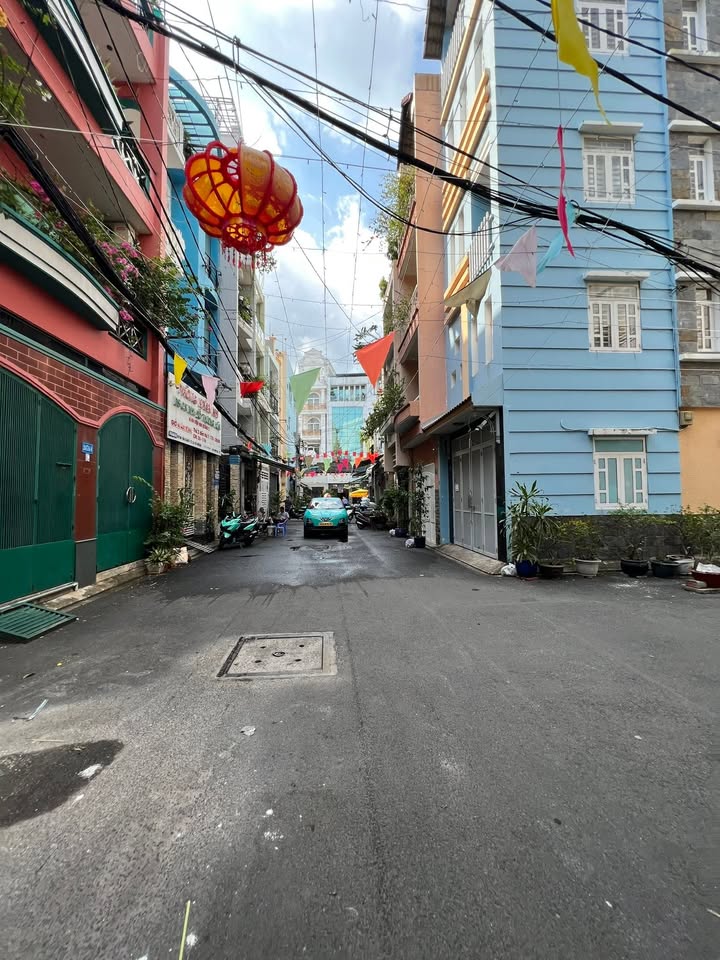 Nhà 5 Tầng Huỳnh Văn Bánh, Phú Nhuận 35.2m² giá 7.85 tỷ - Hẻm rộng ô tô vào tận nơi!