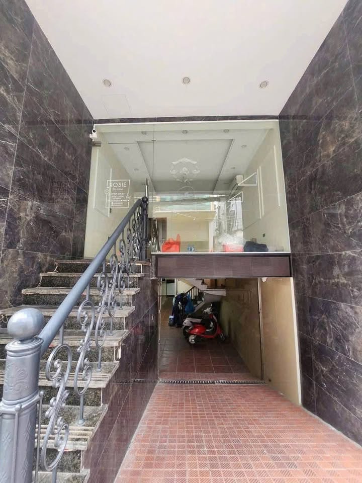 Cho thuê mặt bằng kinh doanh tầng 1 tại Nguyễn Sơn, 11 triệu/tháng - Vị trí đắc địa, thuận tiện giao thông!