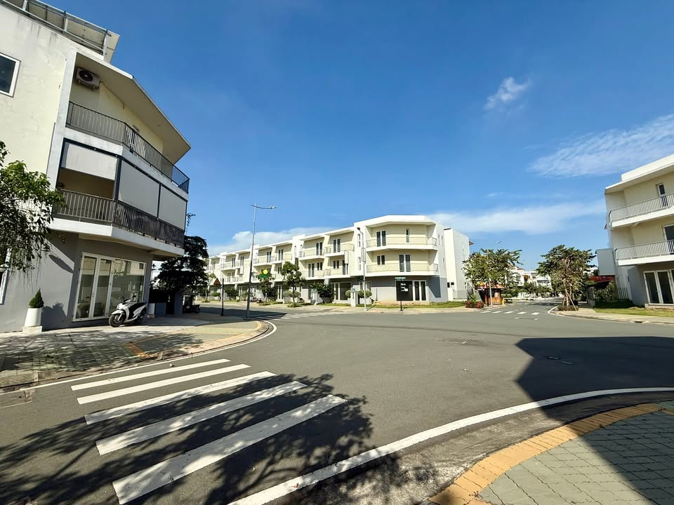 Nhà phố Thủ Đức 105m² giá 8.7 tỷ - Sổ hồng chính chủ, thương lượng!