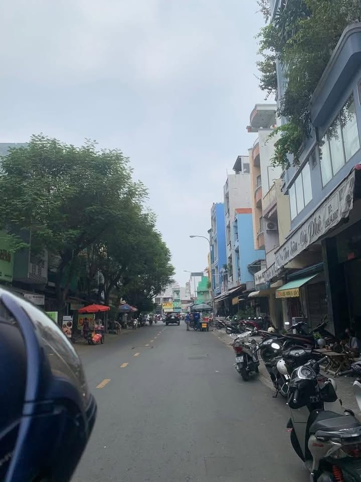 Bán nhà mặt tiền Lò Siêu, P16, Q11, 42m² giá 10.5 tỷ - Kinh doanh sầm uất!