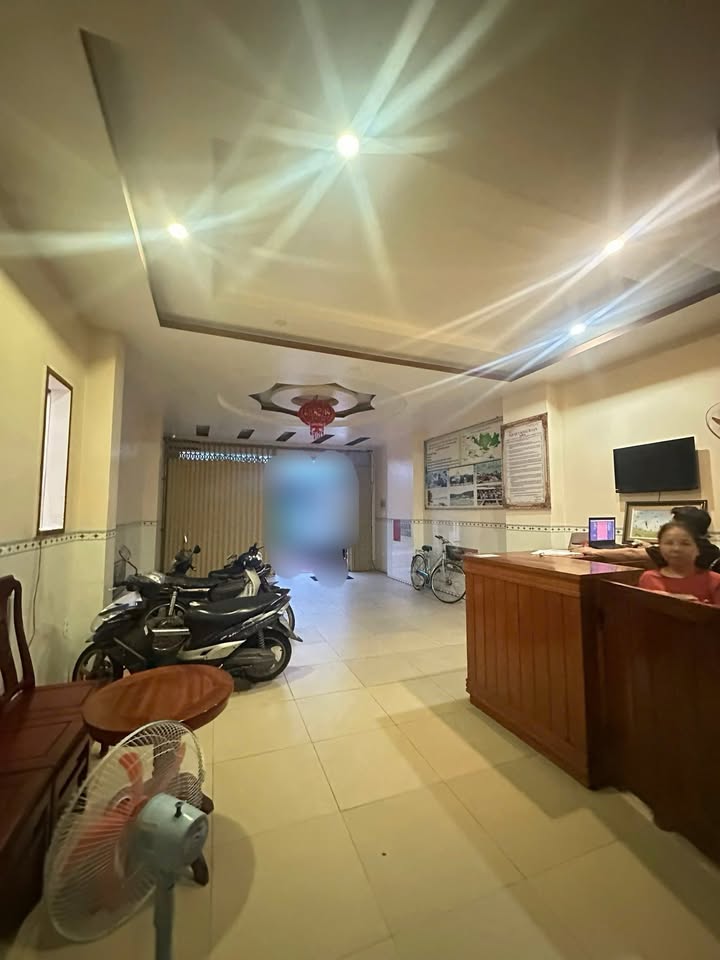 Khách sạn cho thuê mặt tiền Phước Long Nha Trang 6 tầng - Giá 30 triệu/tháng