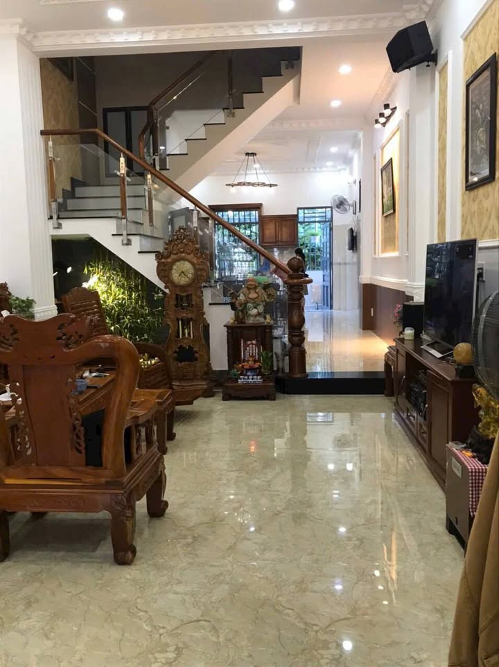 Nhà 4 tầng mặt tiền đường số Phong Phú, 81m² giá 8.6 tỷ - Sẵn sàng vào ở ngay!