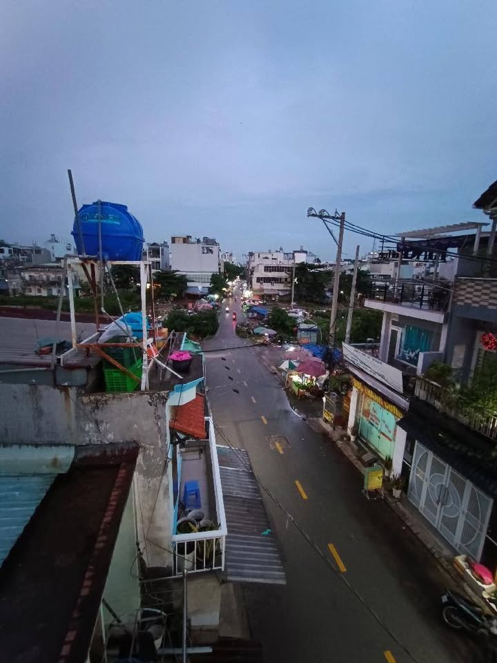 Nhà phố mặt tiền Kênh Tham Lương quận Bình Tân 98m² giá 8 tỷ - Đón sóng đầu tư ngay!